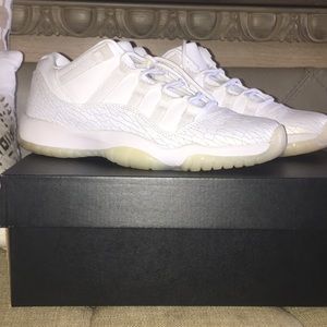 Jordan 11 Retro Low